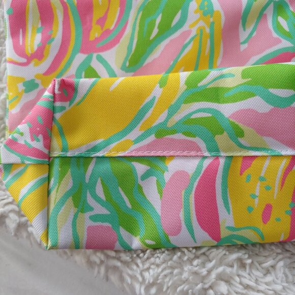 Lilly Pulitzer / Este Lauder Strawberry Banana Carryall Tote Bag Beachy Resort C - Picture 7 of 9
